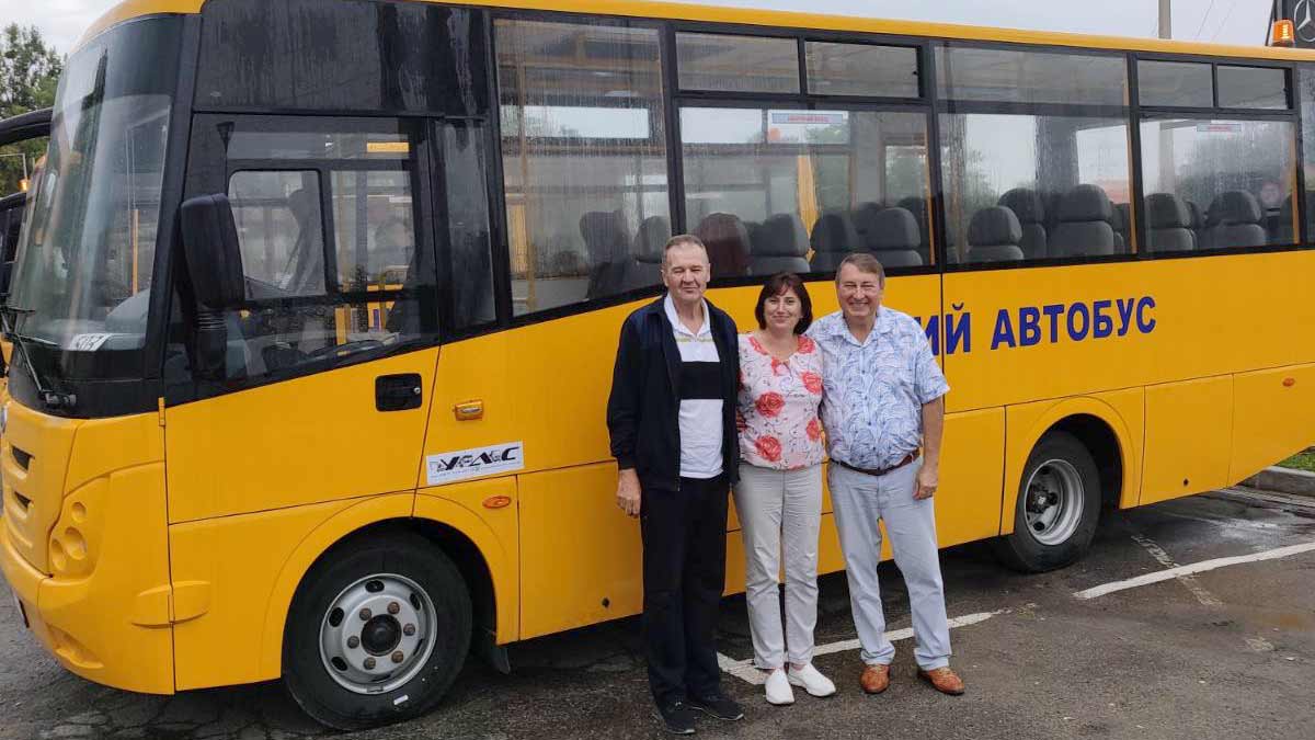 новий шкільний автобус